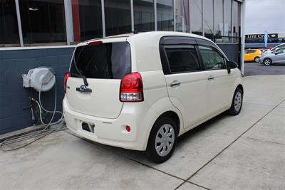 2014 Toyota Porte - Thumbnail
