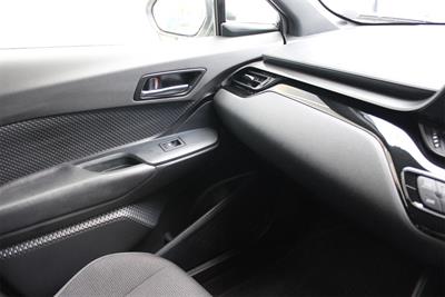 2018 Toyota C-HR - Thumbnail