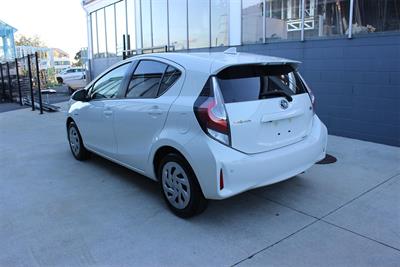 2017 Toyota Aqua - Thumbnail